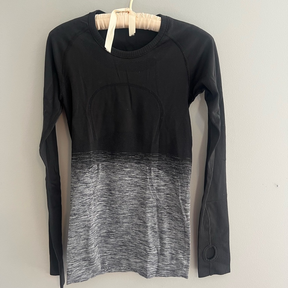 Black/Gray Lululemon Long Sleeve